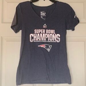 NWOT The Nike Tee Women’s New England Patriots Super Bowl V-Neck T-Shirt 🍀
